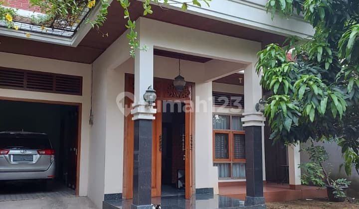 Rumah Halaman Luas Sektor 5 Bintaro Jaya Semi Furnished
