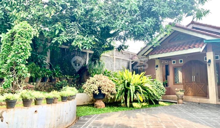 Rumah Konsep Villa Di Cipuatat Dekat Dengan Lebak Bulus