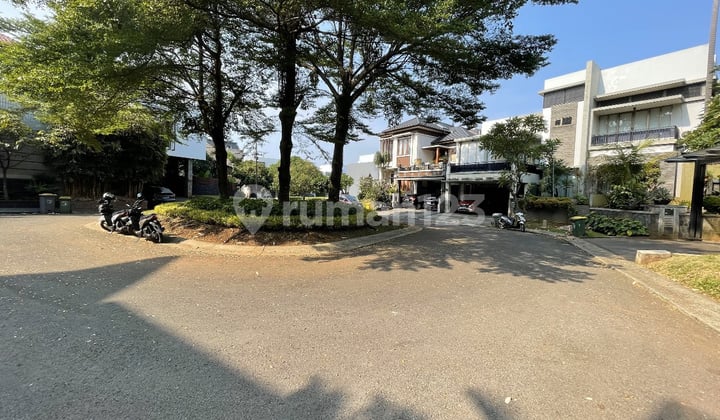 Rumah Kuldesak Kebayoran Bintaro Jaya Dengan Kolam Renang