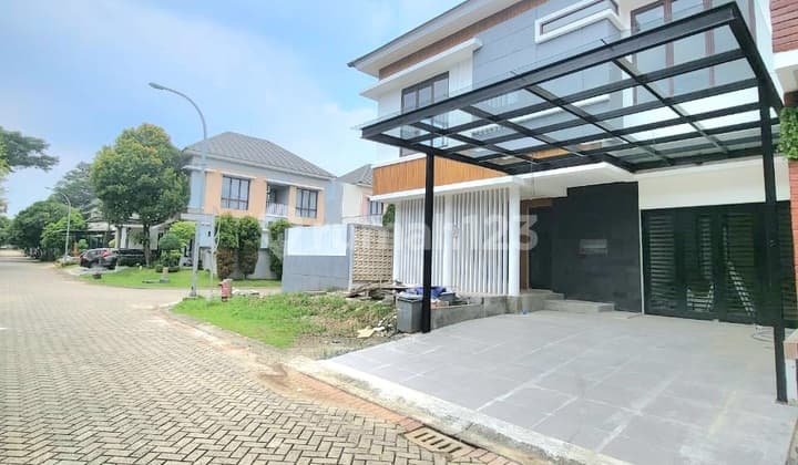Rumah Hoek.dengan Kolam.renang.discovery Bintaro.jaya