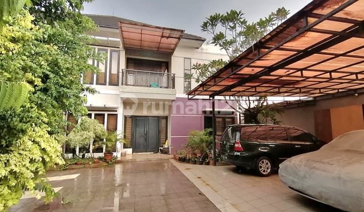 Rumah Halaman Luas Turun Harga.sektor 2 Bintaro.jaya