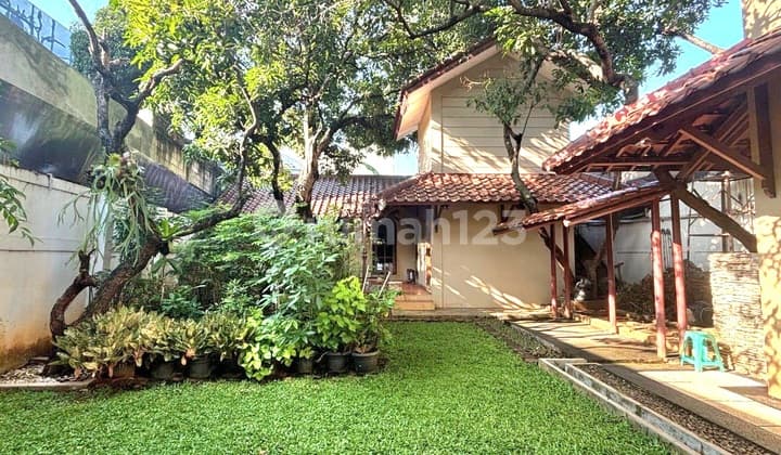 Rumah.luas.terawat Dekat.scbd.turun.harga di Kebayoran Baru