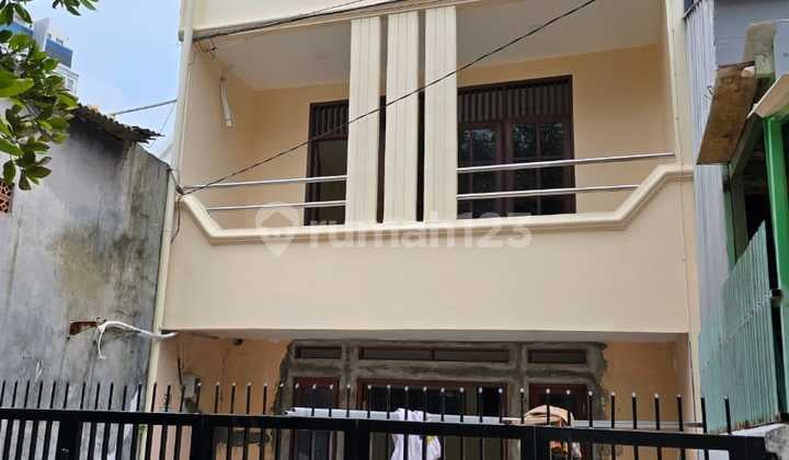 Rumah 3 Lantai di Kartini Jkt Pus, Dkt Psr Baru, Gn Sahari, Nego