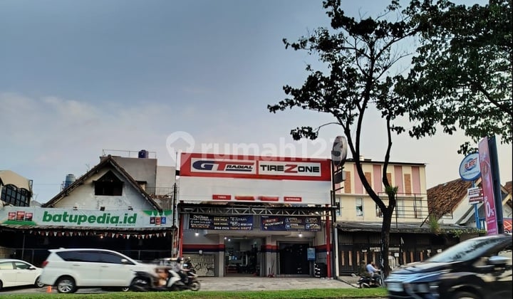 Tempat Usaha Luas 200 M2 di Boulevard Graha Raya, lokasi Ramai