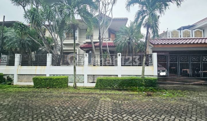 Rumah dengan Tanah Luas Bebas Banjir Lokasi di Bintaro Sektor 3