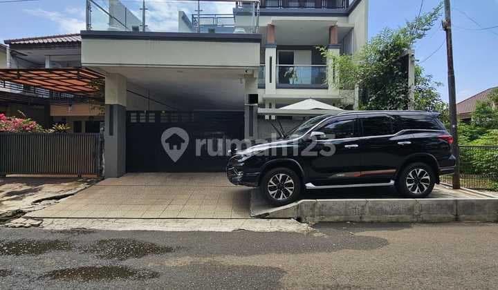 Rumah 3 Lantai Bebas Banjir Terawat Lokasi di Pesanggrahan