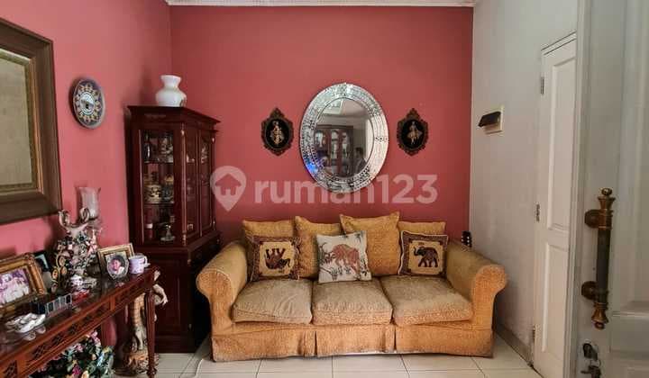 Rumah Hoek Dalam Kompleks Exclusive Dekat Stasiun di Pondok Ranji