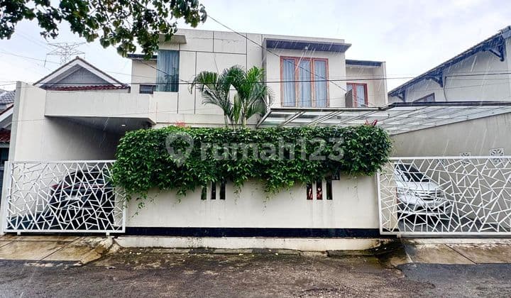 Rumah 2 Lantai dengan Kolam Renang di Bintaro Jaya Sektor 3