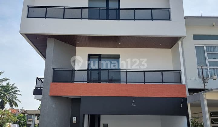 Rumah Mewah Hoek dengan Harga Menarik Lokasi di Alam Sutera