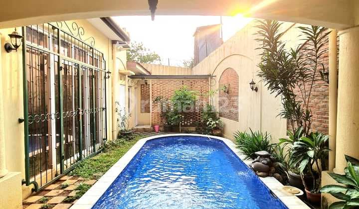 Rumah Siap Huni dengan Private Pool di Bintaro Jaya Sektor 9