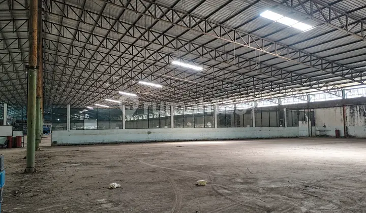 Industrial Warehouse for Rent, Building Area 11,422 Square Meters
