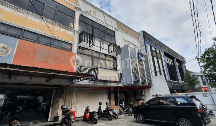 For Rent: Zero Lot Line Shop Building on Pucang Anom Timur Main Road, near Ngagel, Kertajaya, Menur, Manyar, Gubeng, Central Surabaya