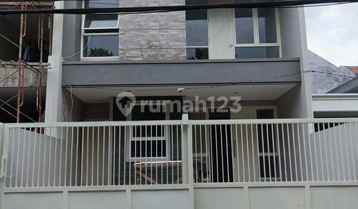 Ca924 Dijual Rumah 2 Lantai Minimalis Siap Huni Strategis SHM di Manyar Tirtoyoso