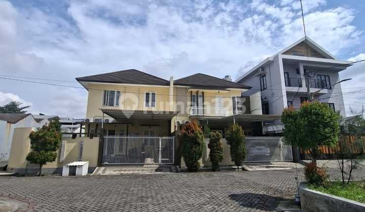 Ca912 Dijual Rumah Modern Siap Huni Strategis SHM di Klampis Surabaya Timur