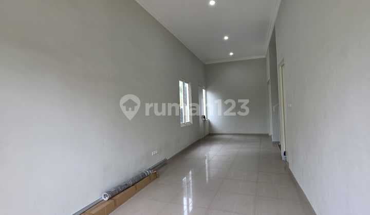 VG258 Dijual Rumah HOOK Semi Furnished SHM di Sutorejo
