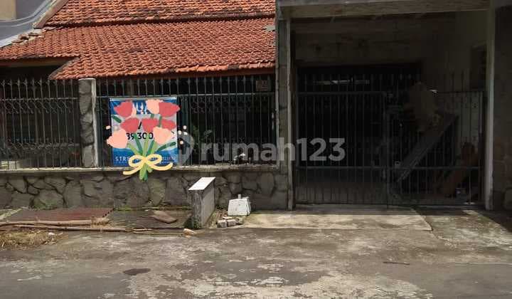 Ca928 Dijual Rumah Siap Huni Dekat Pusat Perbelanjaan Universitas Murah SHM di Rungkut Asri