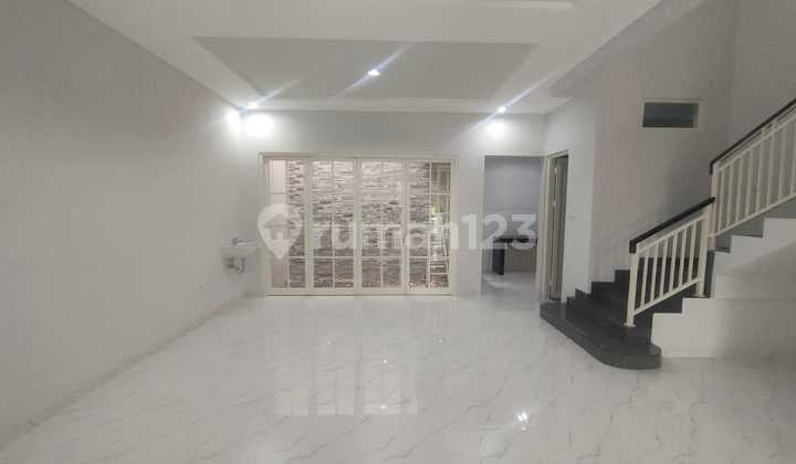 VG255 For Sale Nice New House with SHM in Gayung Kebonsari