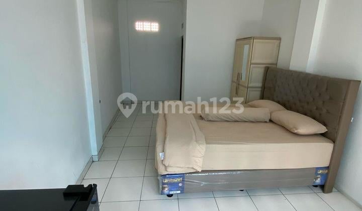 Kos Khusus Pria, Pinggir Jalan Raya di Lubang Buaya, Cipayung, Jakarta Timur