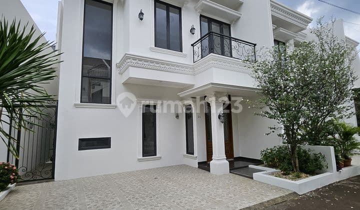 Rumah Mewah 4 Kt Strategis Dekat dengan Tol dan Pusat Niaga Pinggir Jalan