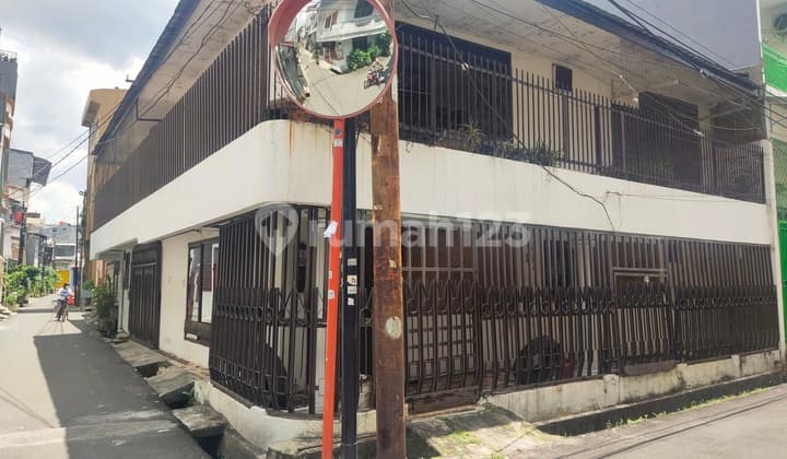 Rumah Hook Pademangan SHM Strategis Akses Mobil