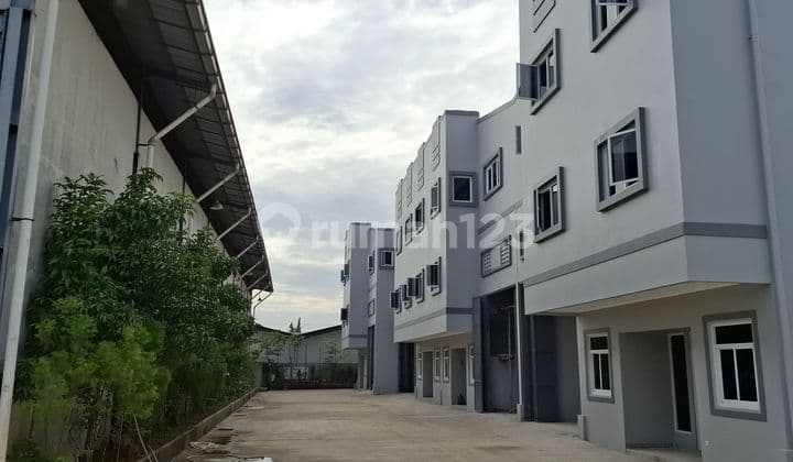 Warehouse for Rent in Kapuk, Available in Tandem Units, Flood-Free