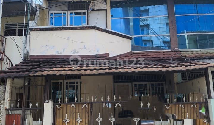 Sewa Rumah Tomang Siap Huni Dekat Halte Busway Akses Mudah