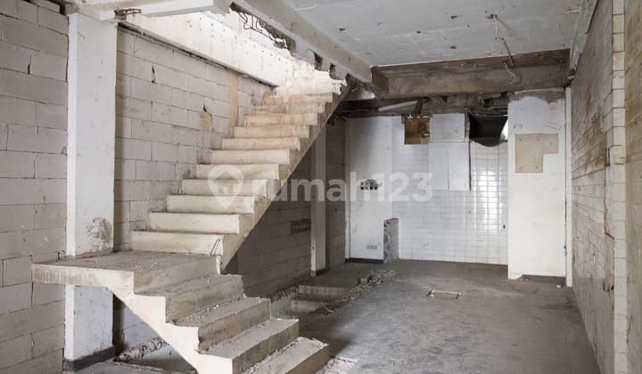 Ruko 3,5 Lantai di Daerah Kemang Raya Jakarta Selatan