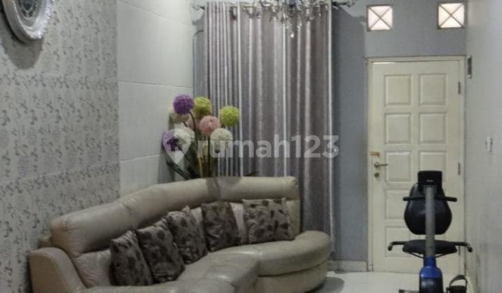 Rumah 2 Lantai Strategis di Jl. Gelong Baru Dalam Tomang Jakarta Barat