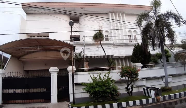 Rumah Besar Manyar Surabaya Ala Old Money