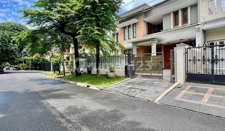 Rumah Siap Huni Private Pool di Kawasan Premium Pondok Indah