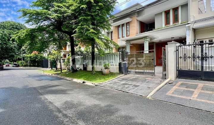 Rumah Siap Huni Private Pool di Kawasan Premium Pondok Indah