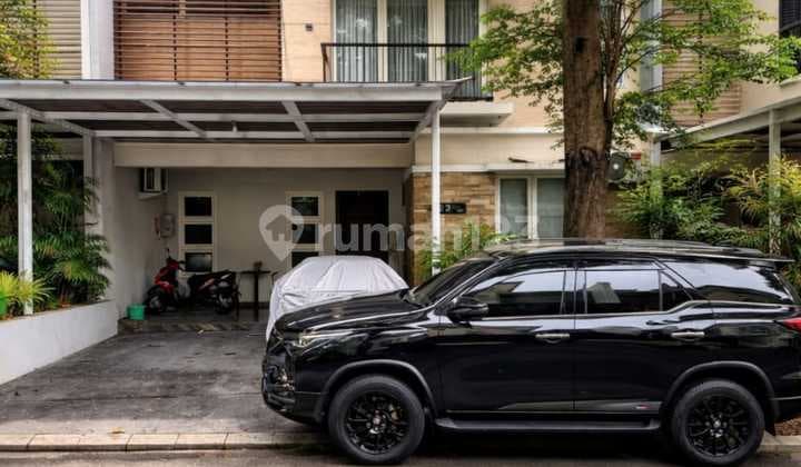 Rumah Terawat Dalam Komplek Elite Lingkungan Asri Dekat Tol Tb. Simatupang dan 15 Menit ke Pondok Indah Mall