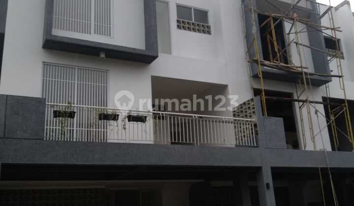 Rumah Japanese Style Dekat Mall Cinere