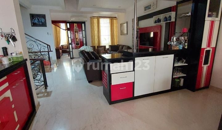 Rumah Mewah The Mutiara Makassar. Kawasan Elite. Semi Furnished. Siap Huni.