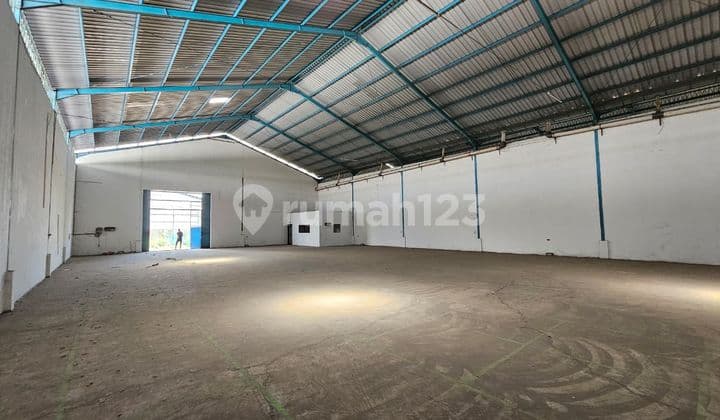FOR RENT PARANGLOE TAMALANREA WAREHOUSE, MAKASSAR. CORNER LOT. READY TO USE. AREA 1250 m2.