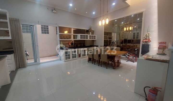 Rumah Mewah Jl Gunung Kairo, Dekat Gunung Merapi, Pusat Kota. 2,5 Lantai. 4 Kamar. Furnished
