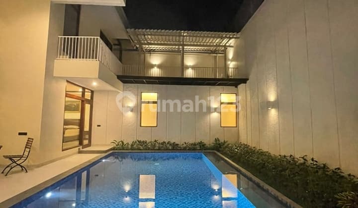 RUMAH MEWAH DI PERMATA HIJAU DILENGKAPI KOLAM RENANG FURNISHED