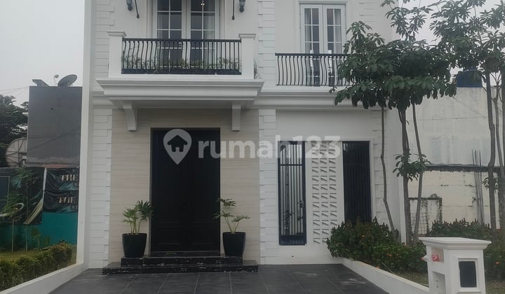RUMAH MEWAH AMERIKA KLASIK KOLAM RENANG STRATEGIS DI REMPOA