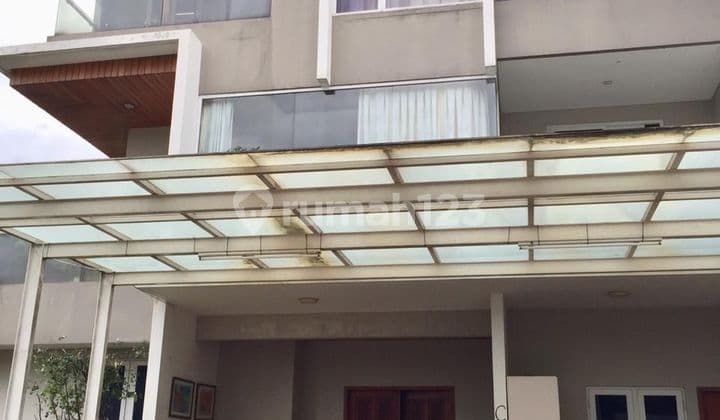 RUMAH MEWAH DALAM CLUSTER KEMANG AREA ADA KOLAM RENANG