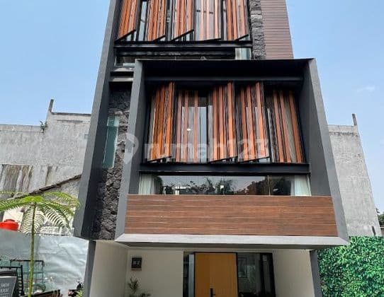 Rumah Mewah 4 Lantai Smart Home Lokasi Strategis Gatot Subroto