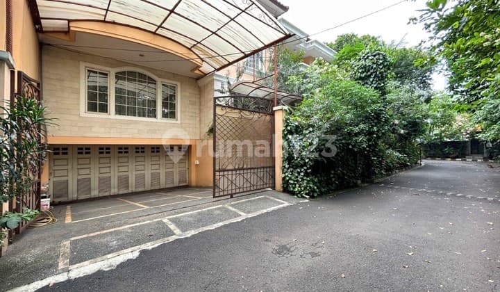 Rumah Dijual di Cluster Kuningan Setiabudi Fasilitas Private Pool