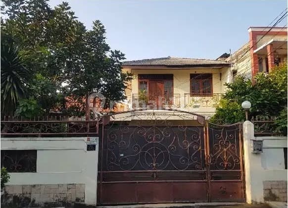 HOUSE FOR SALE IN PETUKANGAN PESANGGRAHAN, SOUTH JAKARTA