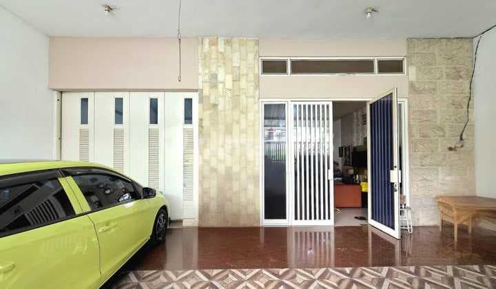Spacious and Ready-to-Occupy House in Ngagel Tama Tengah