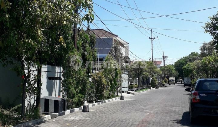 Rumah Asri & Terawat di Manyar Kartika