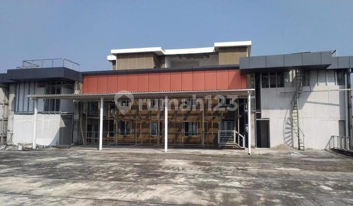 Gedung Perkantoran Strategis Pinggir Jalan Raya Area Jakarta Selatan