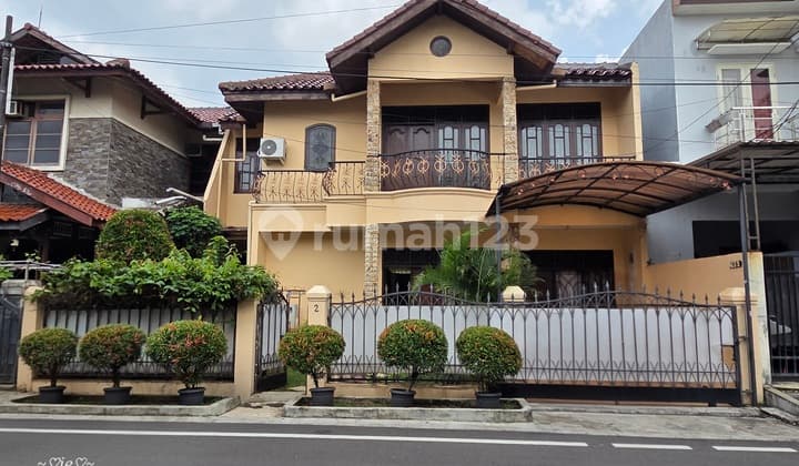 2-Storey House Flood-Free Location Near Becakayu Toll Road in Duren Sawit, East Jakarta