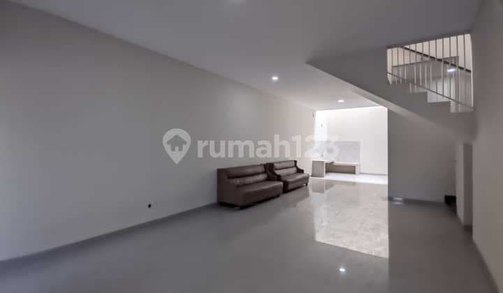 Rumah 2 Lantai Baru SHM di Rungkut Asri Utara, Surabaya