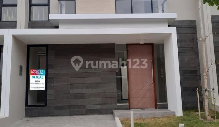 Rumah 2 Lantai Bagus di North West Lake, Surabaya