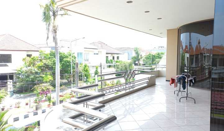 Rumah 2 Lantai Besar SHM di Margorejo Indah, Surabaya