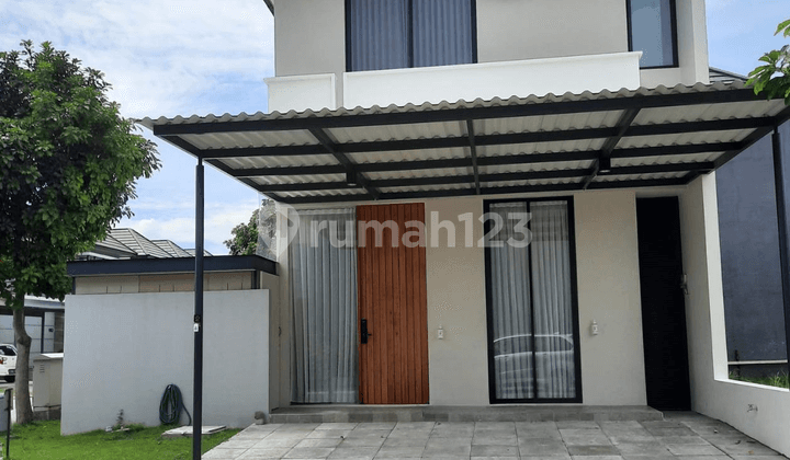 Rumah 2 Lantai SHM di Graha Natura, Dekat Citraland Surabaya